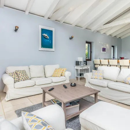 4 Bedroom Cozy In Holiday home