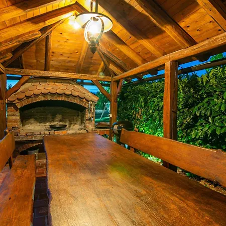 4 Bedroom Cozy In Holiday home Linardici