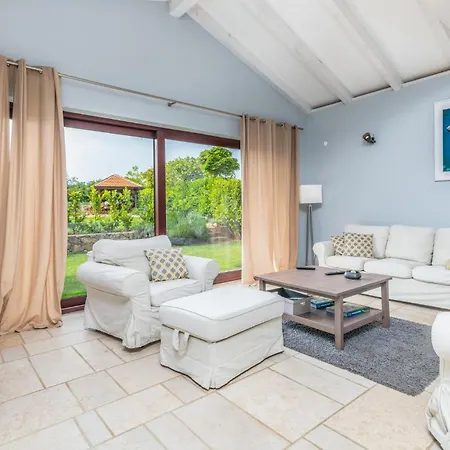 4 Bedroom Cozy In Holiday home