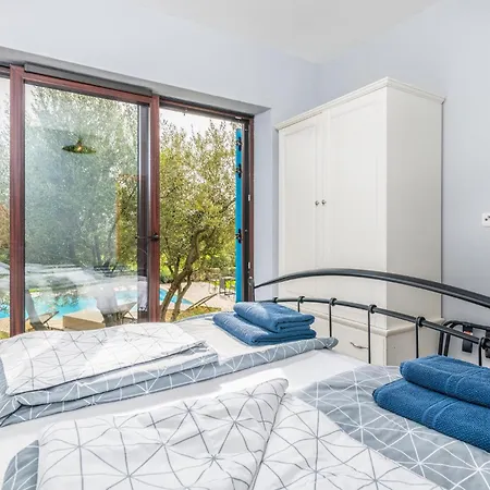 Holiday home 4 Bedroom Cozy In *