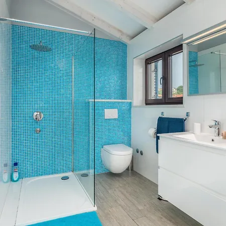 4 Bedroom Cozy In * Linardici
