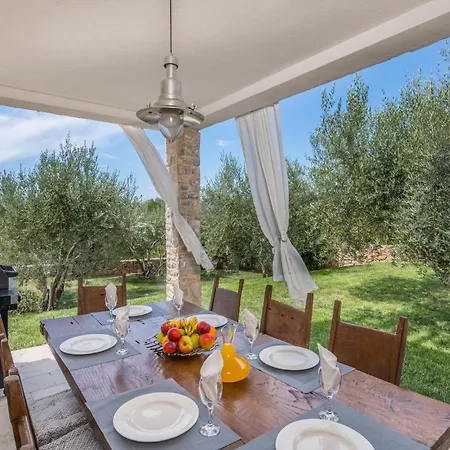 4 Bedroom Cozy In Ferienhaus