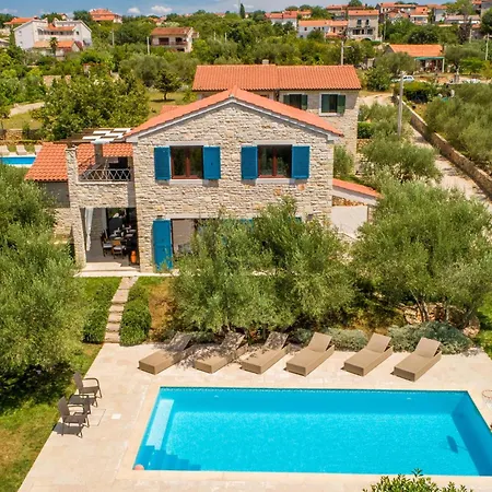 Holiday home 4 Bedroom Cozy In