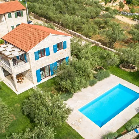 4 Bedroom Cozy In * Linardići