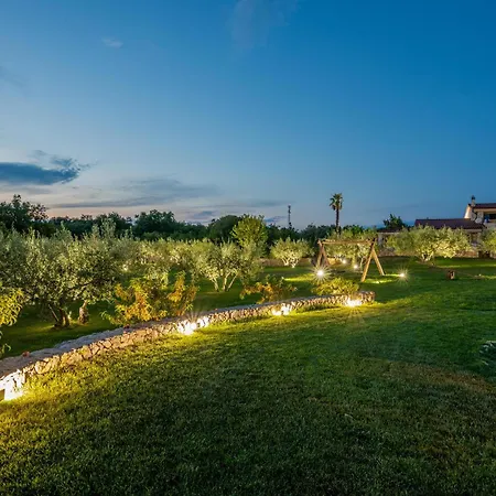 4 Bedroom Cozy In Nyaraló Linardići