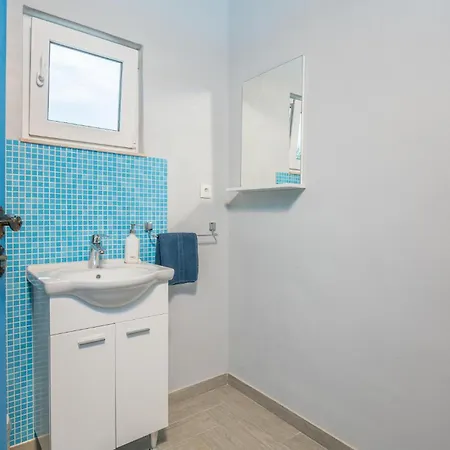 4 Bedroom Cozy In Nyaraló *
