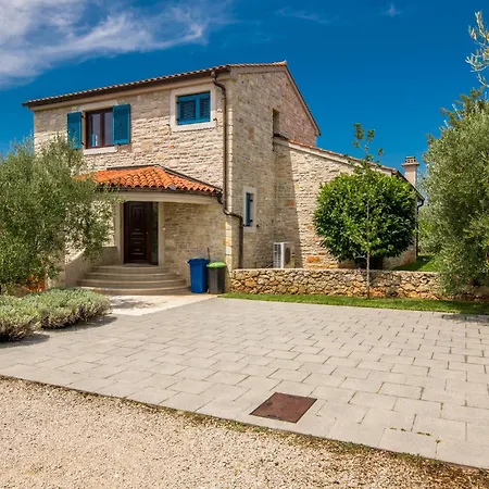 Nyaraló 4 Bedroom Cozy In