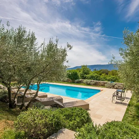 4 Bedroom Cozy In * Linardići