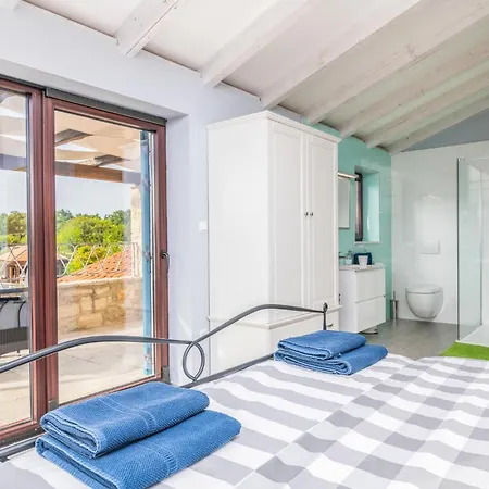 4 Bedroom Cozy In