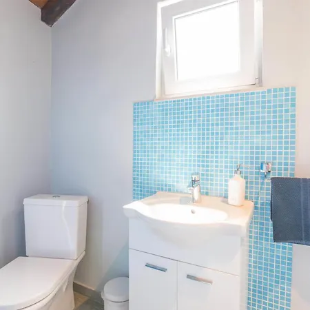 Nyaraló 4 Bedroom Cozy In