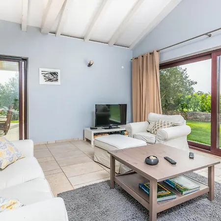 4 Bedroom Cozy In 펜션 Linardići