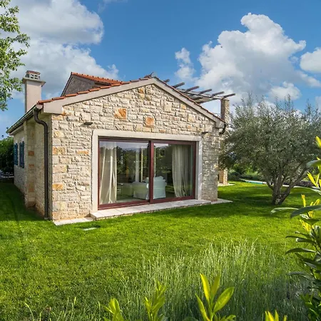 4 Bedroom Cozy In Linardići
