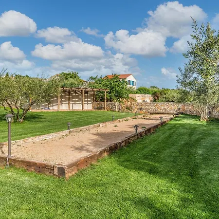 펜션 4 Bedroom Cozy In Linardići